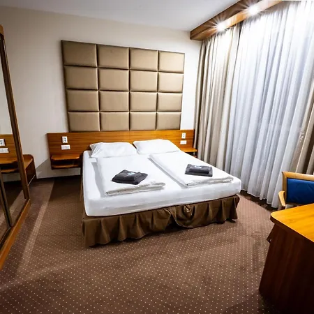 - Free Parking 4*